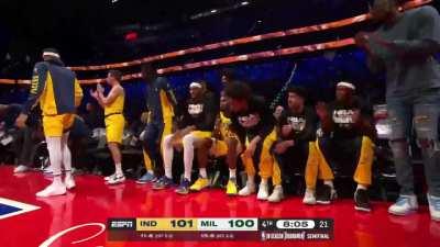 [Highlight] Hali-to-Obi no look alley from half court