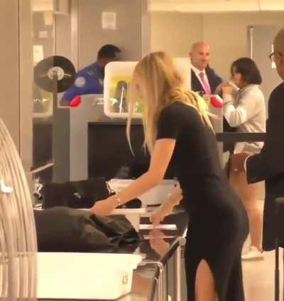 Dakota Fanning has some curves