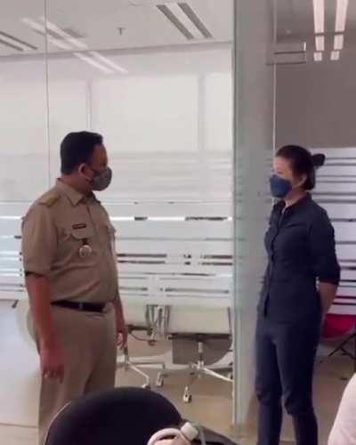 White shirt guy = concentration 1000%