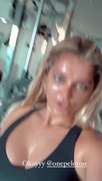 Bebe Rexha’s sweaty thick body should be gangbanged