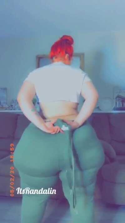 Thicccc queen in overalls