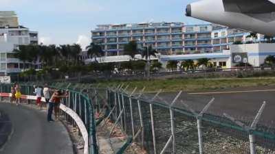 human vs jet engine | 0:1