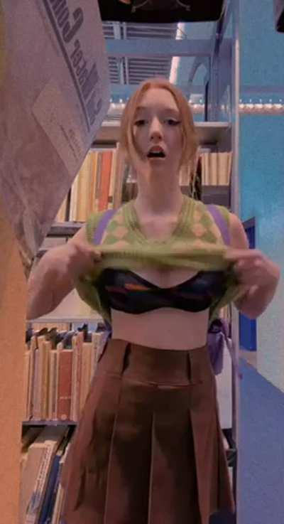 public library 🤓📚 people were everywhere so I was rlly nervous ahaha