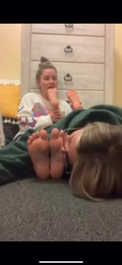 2 girls worshiping each other 