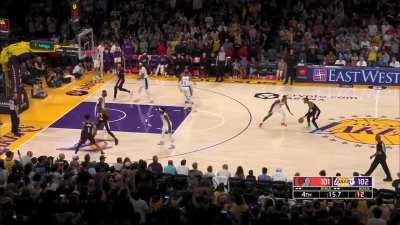 [Highlight] Dame hits the 3 with 12 seconds left to take the lead