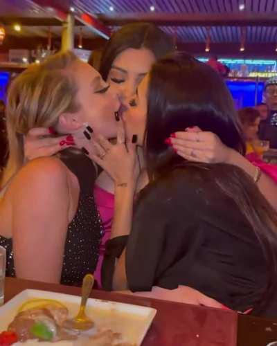 Kissing threesome