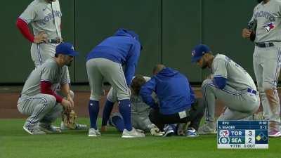 [Highlight] [SEA-TOR] Springer is slow to get up after trying to make a play, colliding with the wall. Leaves the game after clutching his lower left leg.