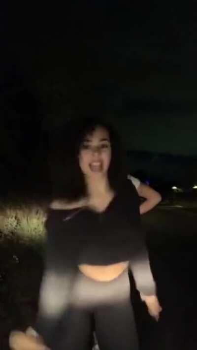 [IRTR] Peep the cake on the first girl tho