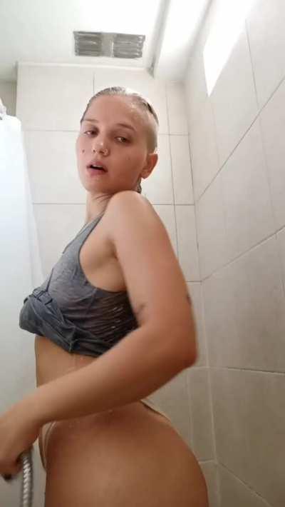 DO U WANNA SEE MORE? 🥵 FREE CONTENT 💚