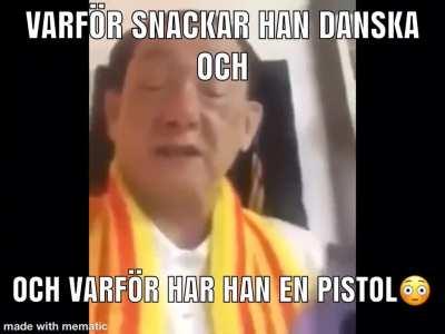 Vafan snackar han om😳