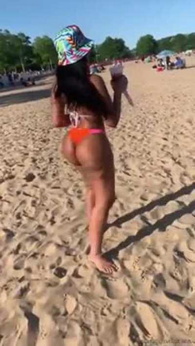 A bucket hat at the beach? Ok.