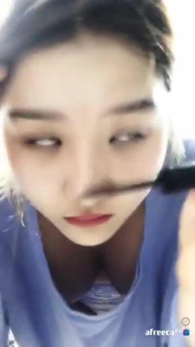 Poor eyelashes (cross-post)