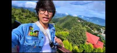 Sourav vai bhi pegging enthusiast?!