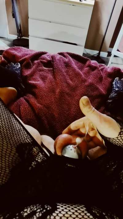 What do you think of my balls covered in cum ?🥰