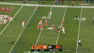 [Highlight] Baker Mayfield finds Kareem Hunt in the end zone for his second TD pass of the night