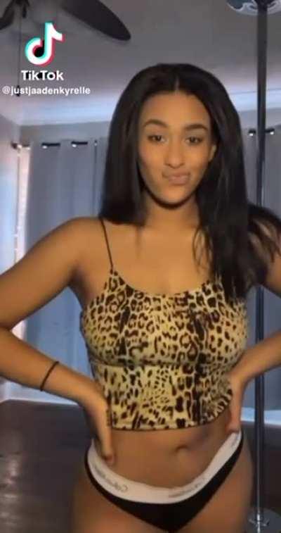 Wait for those tits😈😜