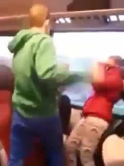 Those womans were punching random stranger for several times until his patience was over