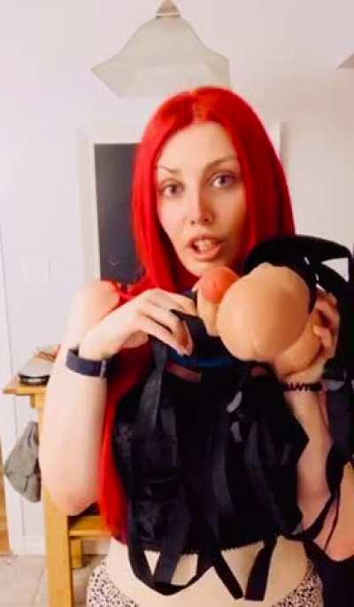 The type of dick you’re used to vs what you’re getting tonight. Punishment or reward? What would you say ? 😈 (click redgifs for volume)