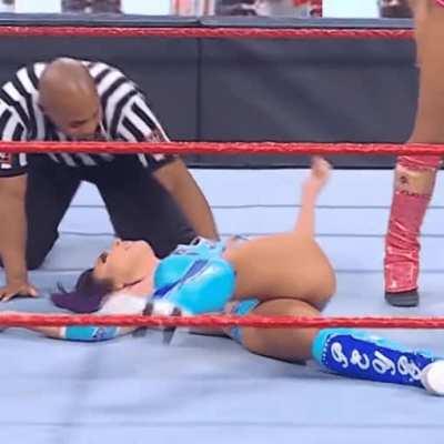 Peyton Royce was so useless and such a hot jobber. She even lost to DD Dana. Completely embarrassing.