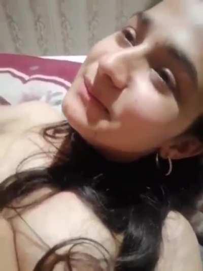 LATEST EXCLUSIVE UPDATE ❤️ 🥵Super Cute Desi Girl having Fun with her Boyfriend in Oyo Full Video with Clear Hindi Audio 🔥 🔴Saying 