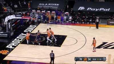 [Highlight] Booker crosses up Gobert and gets the long stepback two to fall