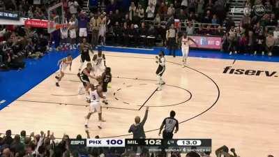 [Highlight] Devin Booker fumbles the ball and potentially gives the game away in the clutch