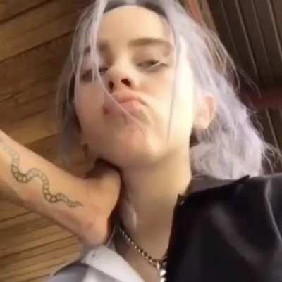 She wants to be handled 👅