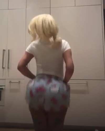 Cardi is good in everything 😩