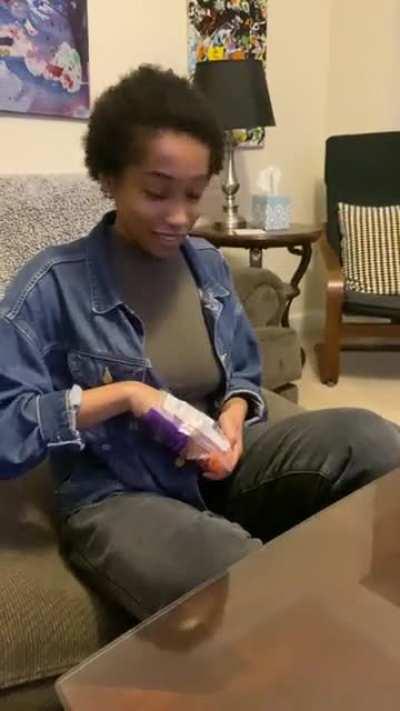 Can’t tell if Franklin likes papaya… what do y’all think