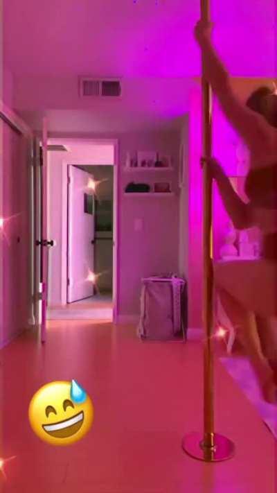 Pole Dancing Clip