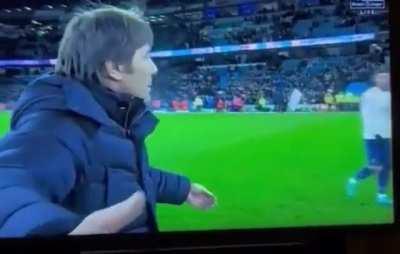 Contes reaction to being left hanging by PEH 🤣