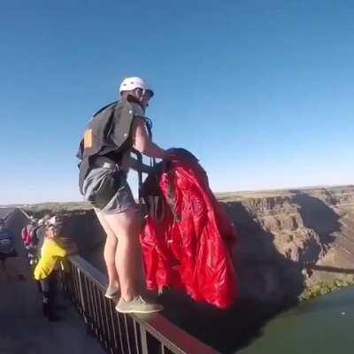 Jumping off the fence with a parachute looks nerv vrecking