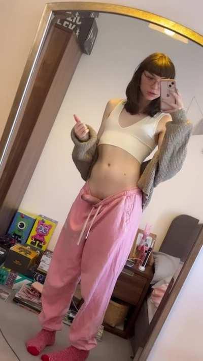 BEHOLD: girl dick 😌🙏🏻