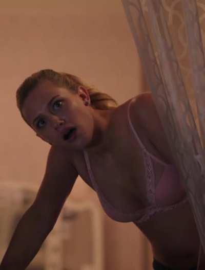 Lili Reinhart