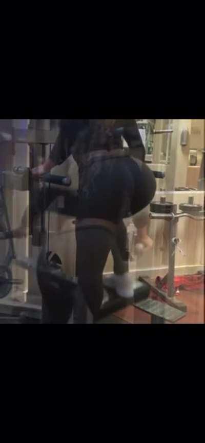 She’s literally a whole nut😩😩🍑😍