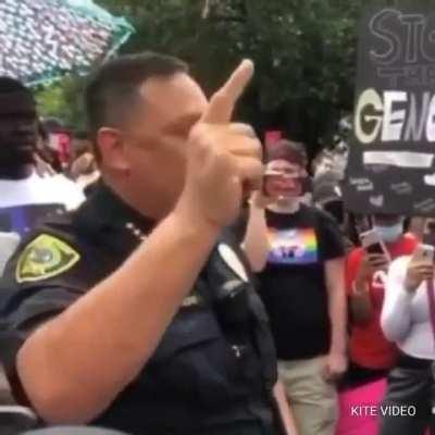 Houston cop breaks down when talking about the killing of George Floyd and offers to march with the community