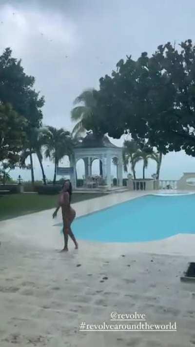 Dancing in Rain 💦