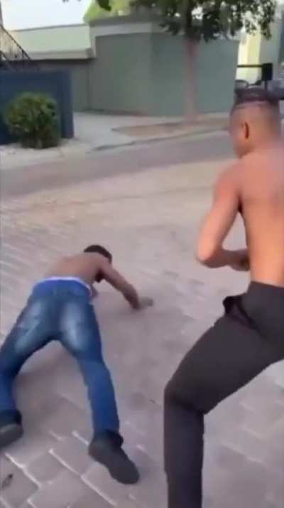 Street Fight Ends Quickly