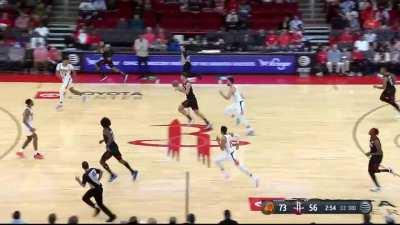 [Highlight] Sengun runs the fastbreak and dishes it to Kenyon Martin Jr with the no-look dime