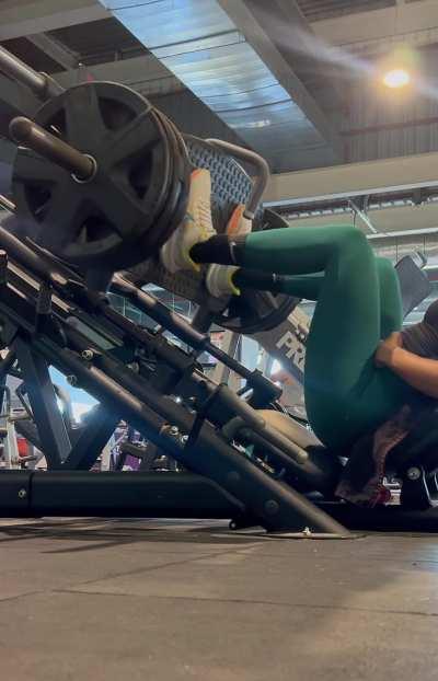 do you like my shape? be honest😮‍💨 (f)