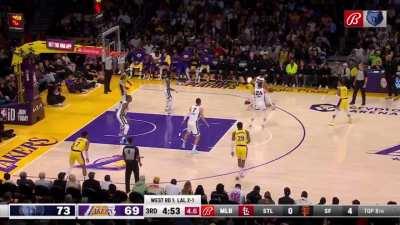 [Highlight] Anthony Davis gets locked up by 6'5 Desmond Bane. Davis is forced to pass, gets the ball back and gets locked up again by Bane.