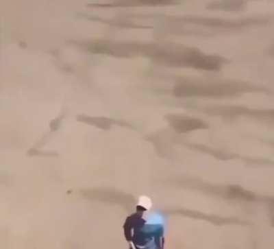 Etzela fliegt ihr raus!