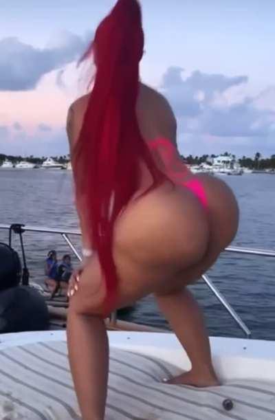 REDHEADS DO IT BETTER