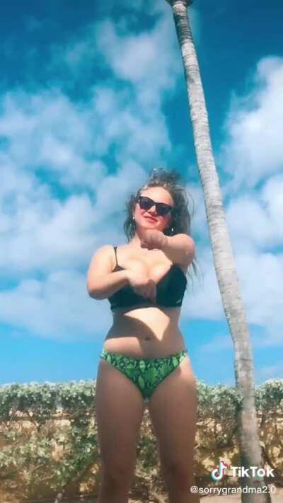 Dancing body, dancing boobies