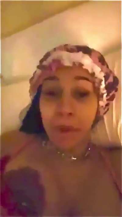 Titties out on live 😍