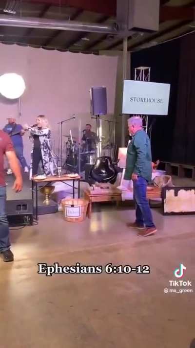 What is going on here ? 🇺🇸🦅