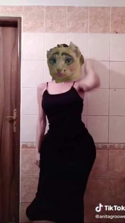 Pov you’re homophobic🙊 and see the enemy Cuumi👵 dancing alone so you prepare to raid her bussy🤩 but it was a trap 🥰