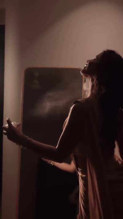 Chitranshi Dhyani sexy