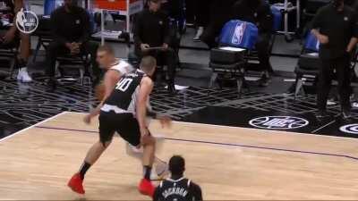 [Highlight] Jokic blows by Zubac