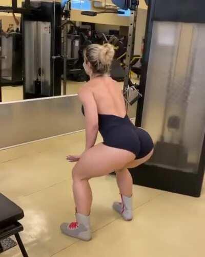 Vivi Winkler is back at it again